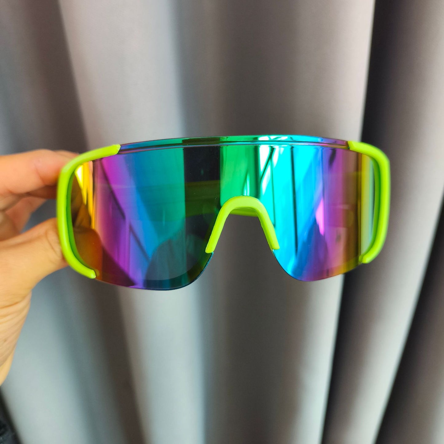 Outdoor Windproof Sports Sunglasses with UV Protection