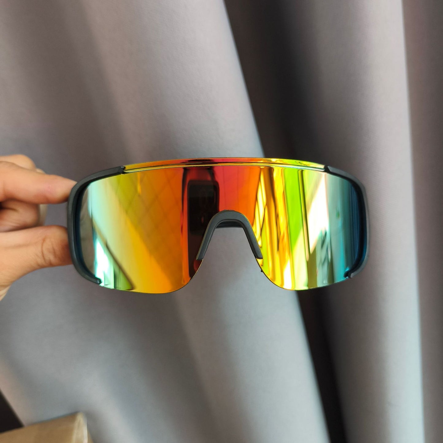 Outdoor Windproof Sports Sunglasses with UV Protection